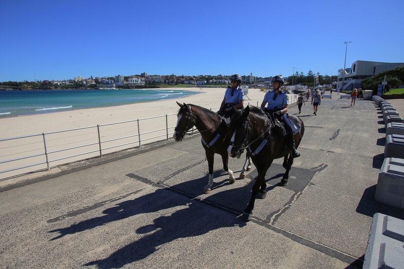   شرطة أستراليا تغلق الشواطئ أمام السياح للحد من تفشي كورونا . 