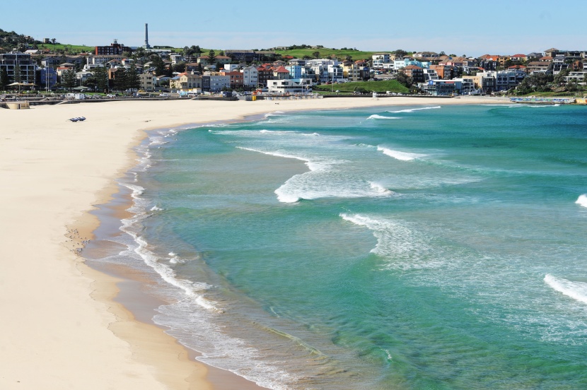   شرطة أستراليا تغلق الشواطئ أمام السياح للحد من تفشي كورونا . 