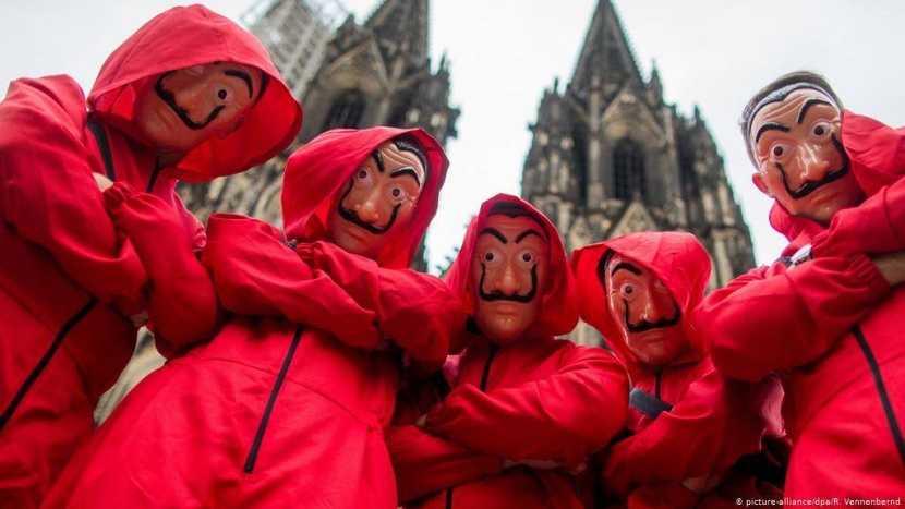 أرادوا تقليد أبطال مسلسل البروفيسور فوقعوا في قبضة الشرطة