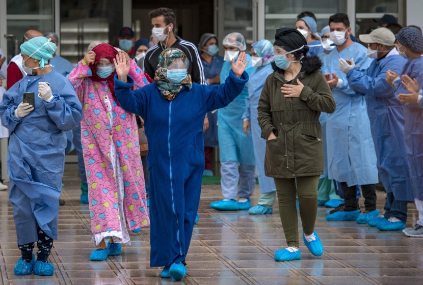 فرحة العديد من المرضى في المغرب بعد شفائهم من فيروس كورونا  