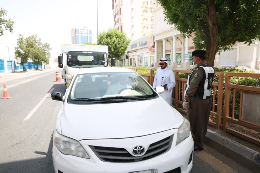 مطوفو الدول العربية توزع 700 حقائب وقائية على رجال الأمن في شوارع مكة المكرمة ومداخلها