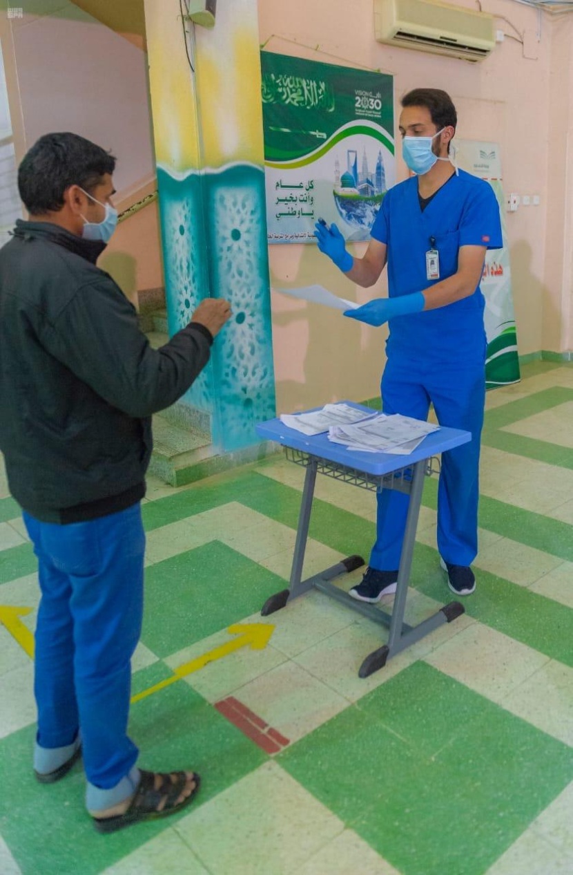  نقل أكثر من 20 ألف عامل إلى مباني المدارس الحكومية في الباحة للحد من انتشار كورونا  