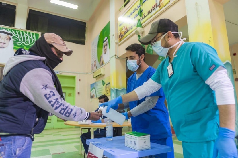  نقل أكثر من 20 ألف عامل إلى مباني المدارس الحكومية في الباحة للحد من انتشار كورونا  