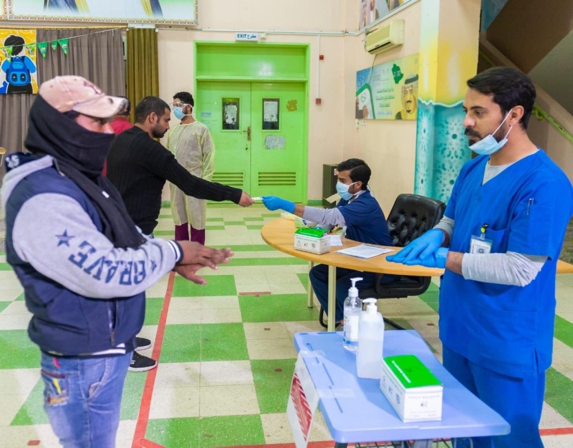  نقل أكثر من 20 ألف عامل إلى مباني المدارس الحكومية في الباحة للحد من انتشار كورونا  