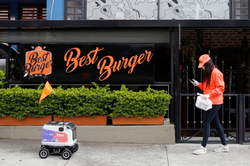 شركة كولومبية تستخدم روبوتس لتوصيل طلبيات المطاعم للمنازل