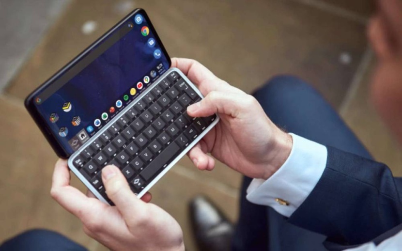 إنتاج هاتف يغني عن الحاسب المحمول ومزود بمودم