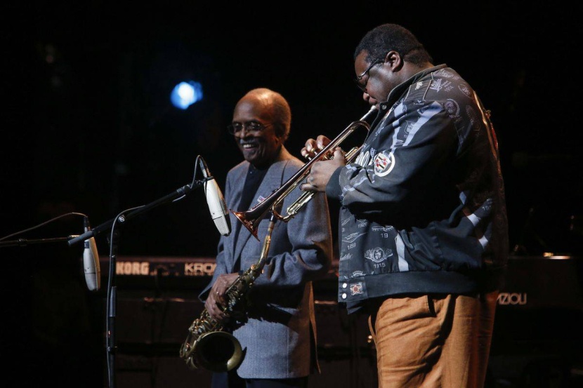 وفاة أسطورة موسيقى الجاز والاس روني متأثرا بـ«كورونا»