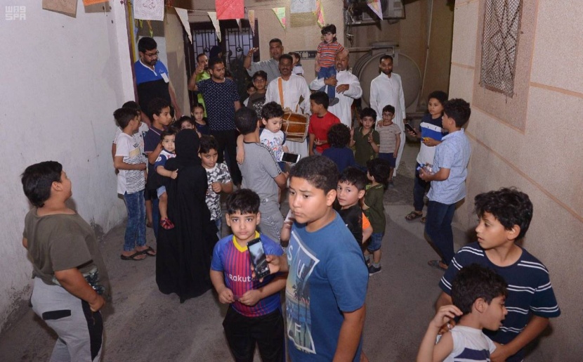 الفضائيات تهدد مهنة الشهر الواحد .. المسحراتي