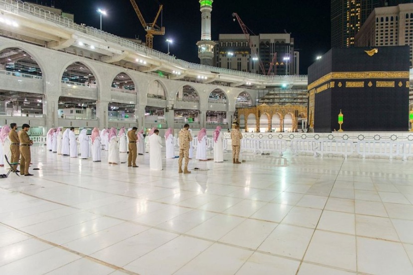 التباعد الإجتماعي في أطهر بقاع الأرض