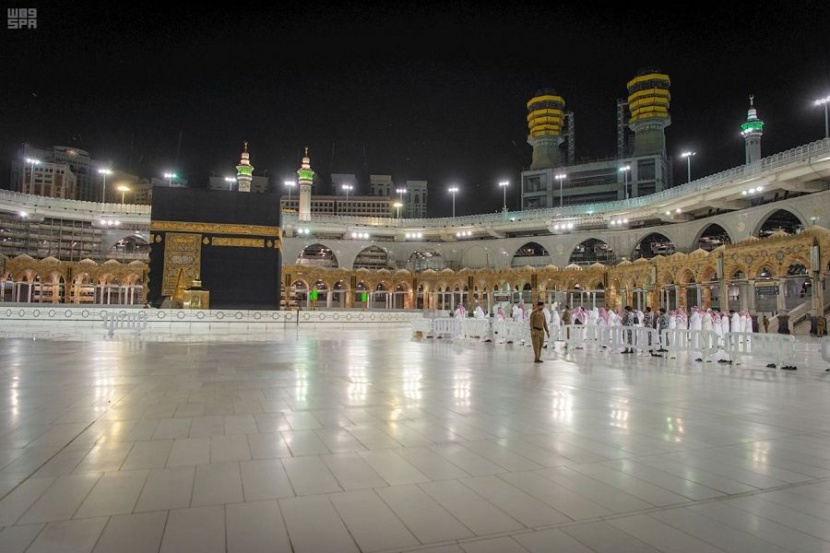 التباعد الإجتماعي في أطهر بقاع الأرض