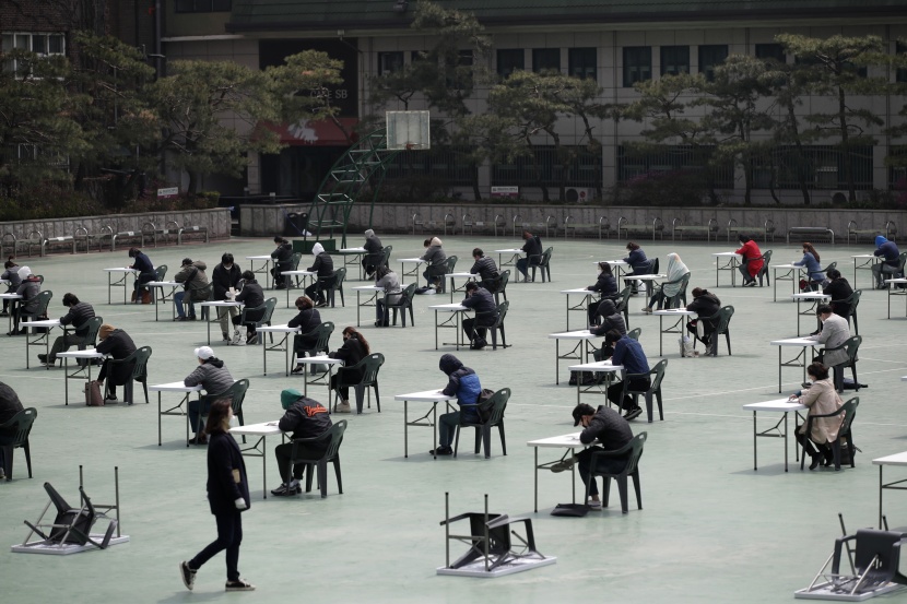   إقامة الاختبارات المدرسية في الملاعب كجزء من الجهود المبذولة لمنع انتشار كورونا في كوريا الجنوبية  