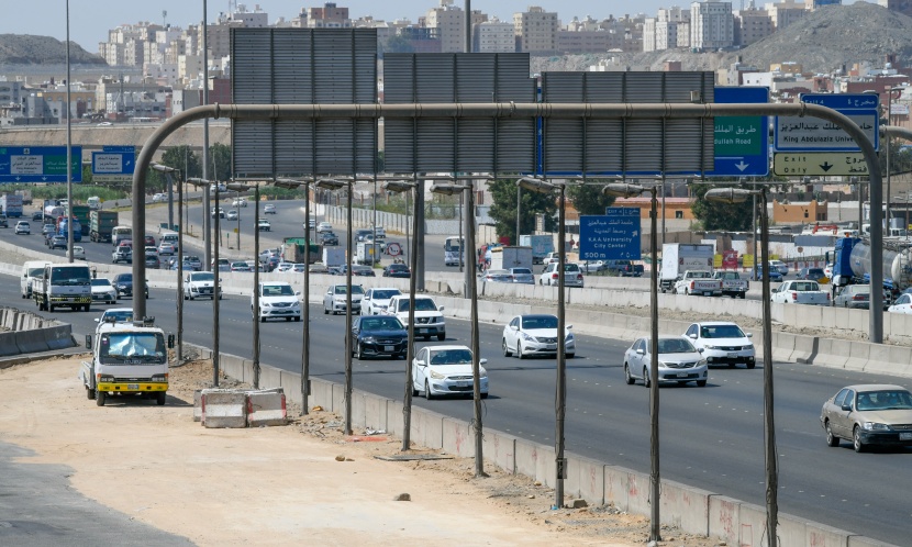 عودة الحركة إلى شوارع جدة بعد رفع منع التجول جزئيا 