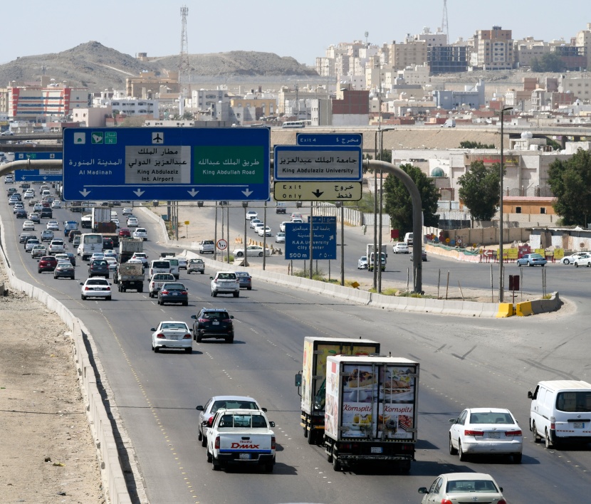 عودة الحركة إلى شوارع جدة بعد رفع منع التجول جزئيا 