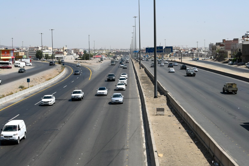 عودة الحركة إلى شوارع جدة بعد رفع منع التجول جزئيا 