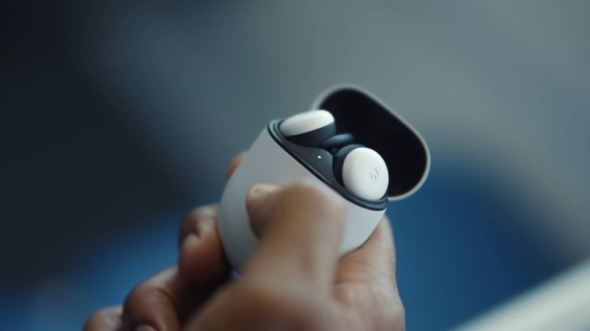 "جوجل" تتحدى "آبل" بسماعات تدعم ميزة الترجمة الفورية