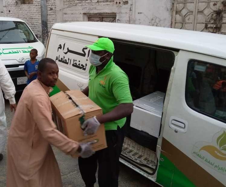 جمعية إكرام تقدم الدواء والغذاء للمتضررين من "كورونا" في مكة