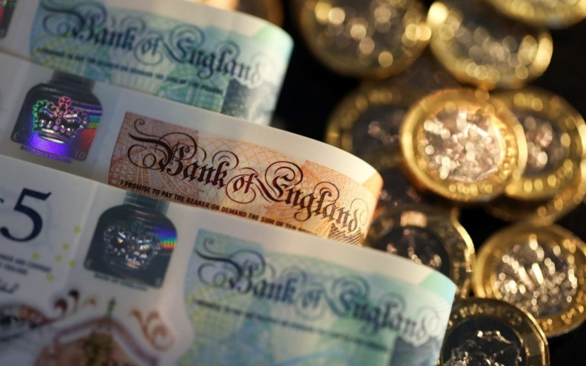 الاسترليني يهبط متضررا من ركود قياسي لنشاط الشركات البريطانية