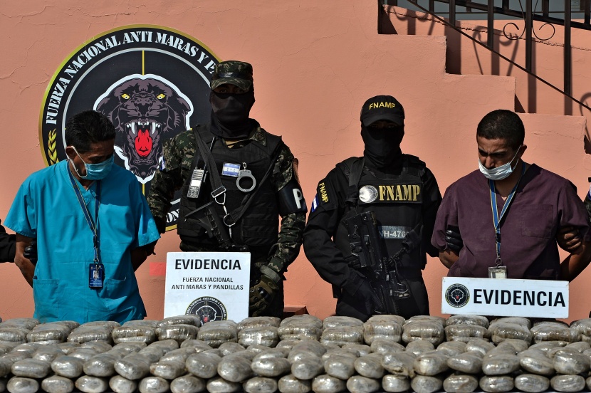 سيارة إسعاف لنقل المخدرات.. آخر صيحات الإجرام في زمن كورونا