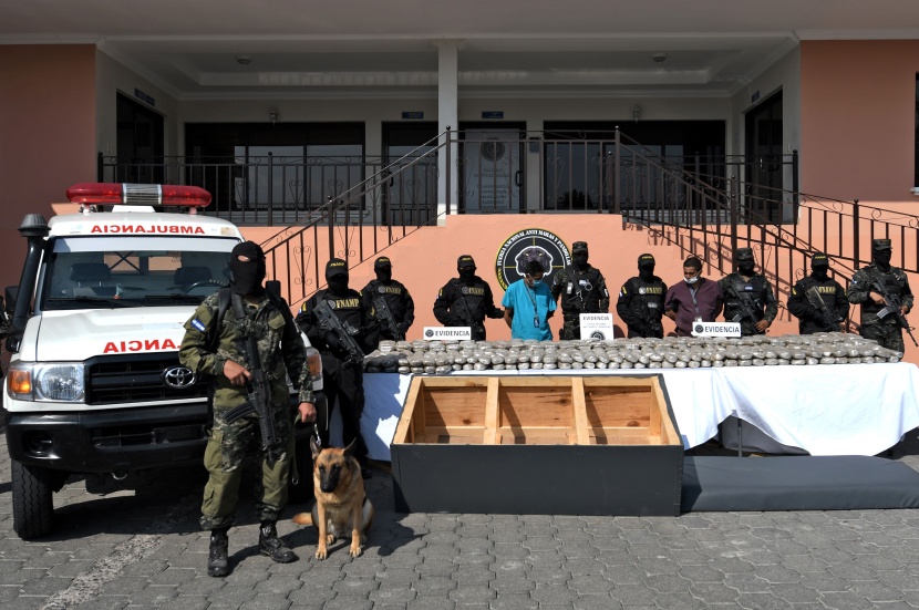 سيارة إسعاف لنقل المخدرات.. آخر صيحات الإجرام في زمن كورونا