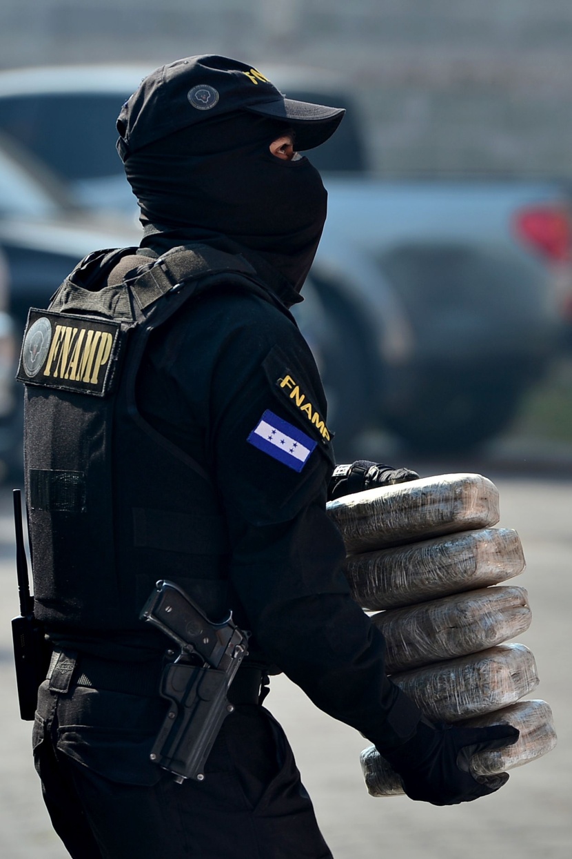 سيارة إسعاف لنقل المخدرات.. آخر صيحات الإجرام في زمن كورونا