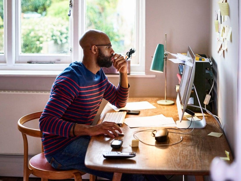 العاملون من المنزل مهددون بمشكلات عقلية وبدنية