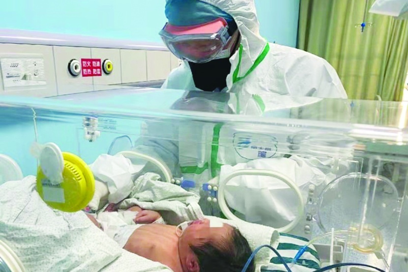 الأمهات الحوامل ينقلن "كوفيد - 19" إلى أجنتهن في الرحم         