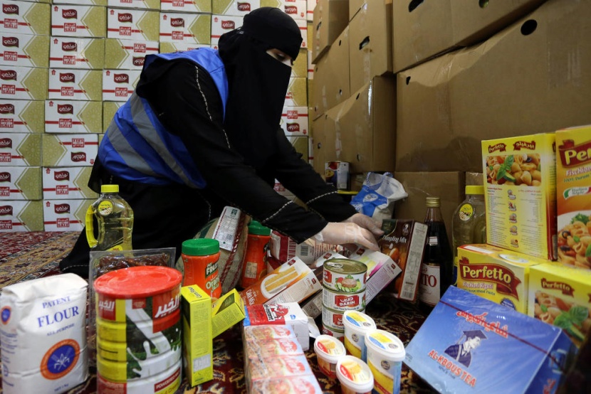 جمعيات خيرية سعودية تكثف الجهود لمساعدة المحتاجين وسط جائحة كورونا