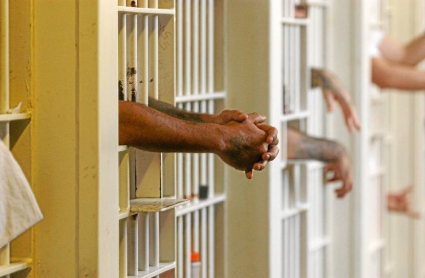 في أكبر سجون العالم .. نزلاء يتعمدون نقل عدوى «كوفيد - 19» بينهم