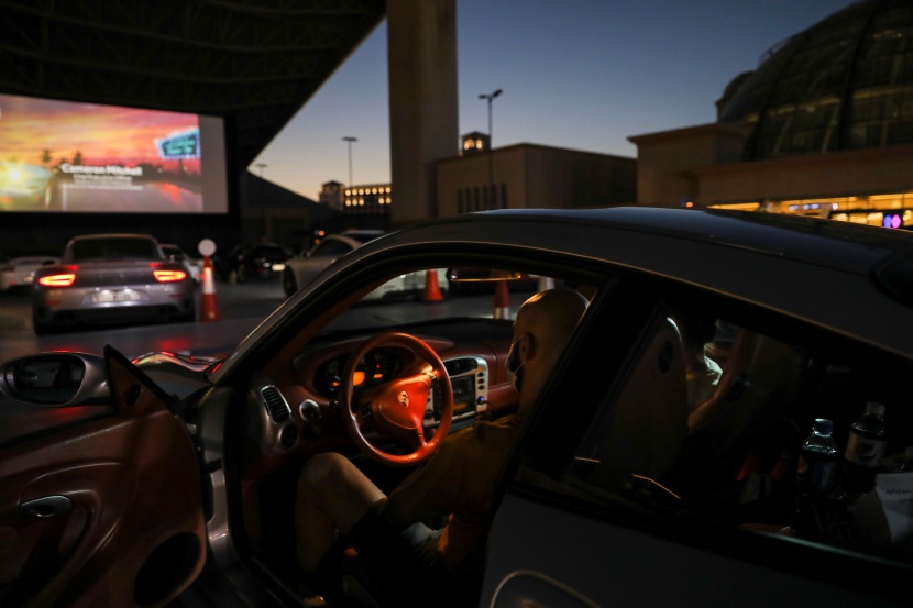 كورونا تعيد سينما السيارات من جديد