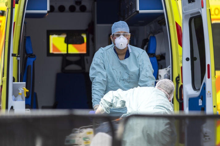 وفيات "كورونا" في العالم تتجاوز 300 ألف