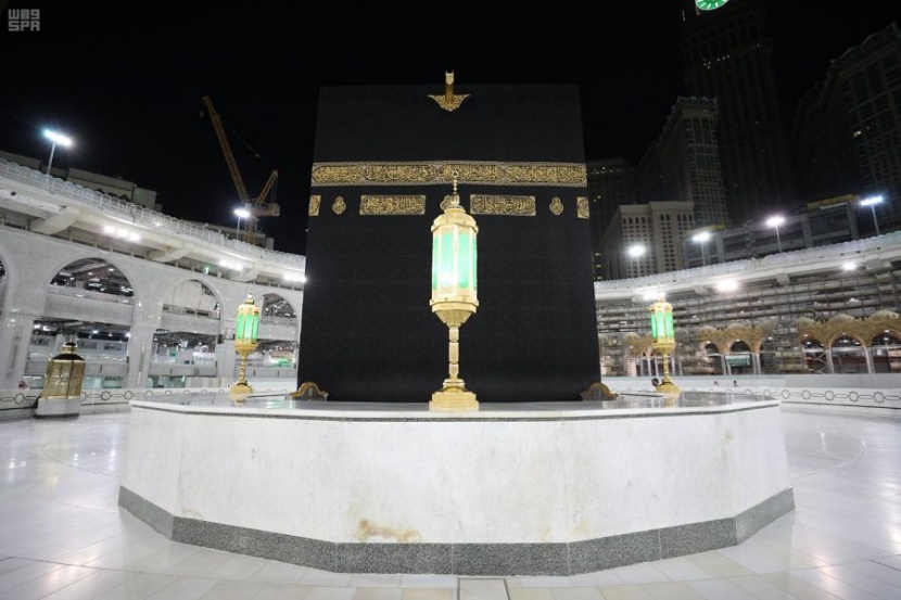 "الميزاب" عناية متعاقبة بأصغر قطعة في الكعبة المشرفة