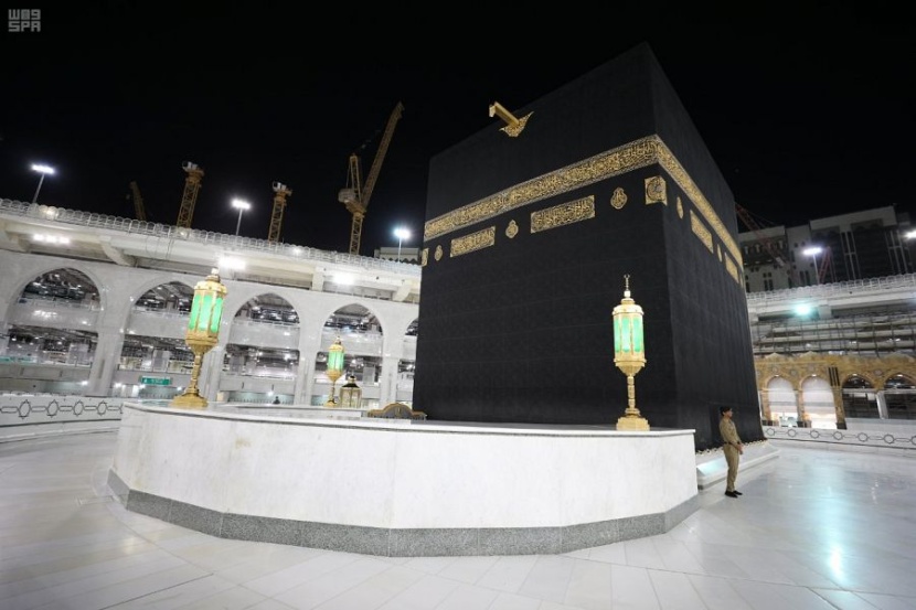 "الميزاب" عناية متعاقبة بأصغر قطعة في الكعبة المشرفة