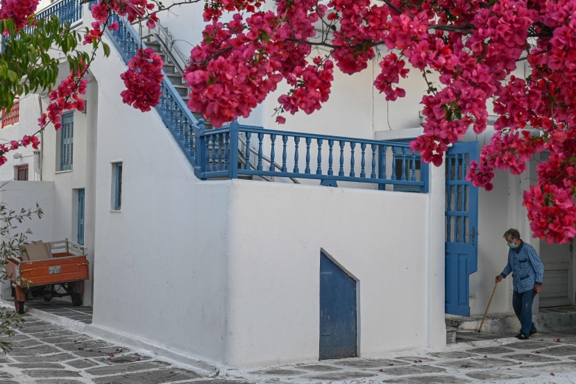  الموسم السياحي بدأ في جزيرة ميكونوس اليونانية.. بلا سياح 