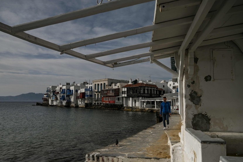  الموسم السياحي بدأ في جزيرة ميكونوس اليونانية.. بلا سياح 