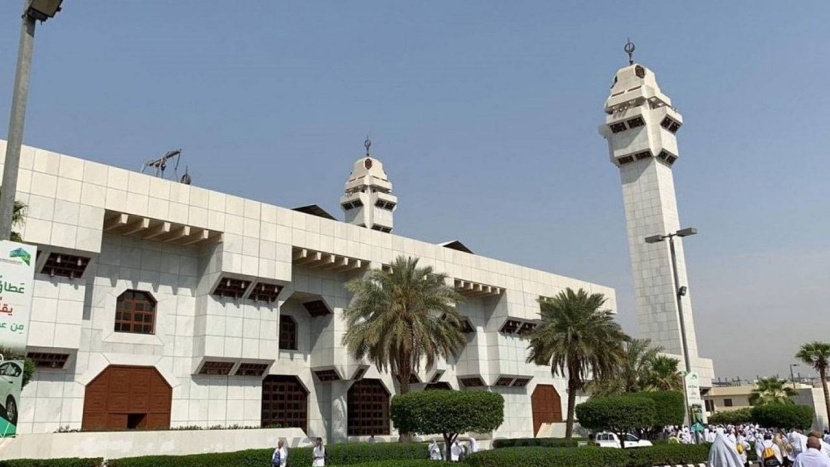 مسجد التنعيم .. العلامة الفارقة في المعالم الإسلامية