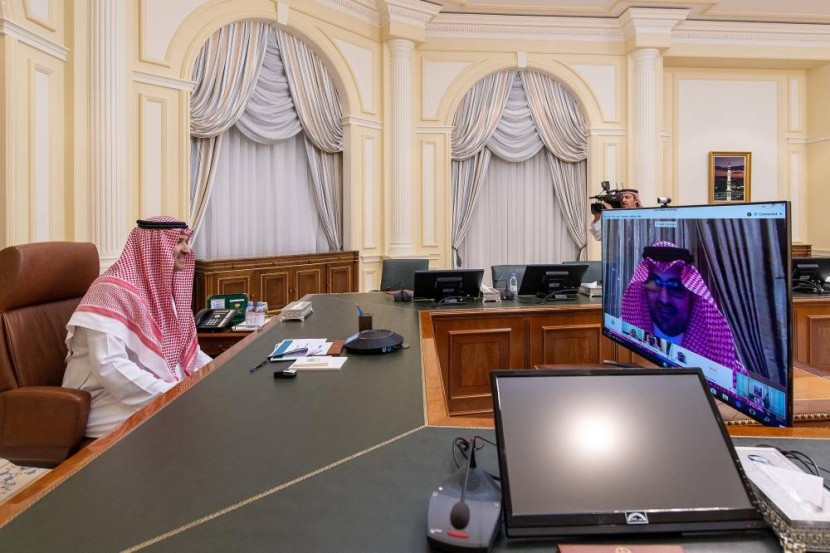 أمير المدينة المنورة: الشباب ركيزة أساسية في تجاوز الأزمات