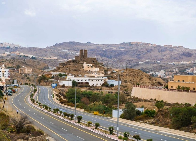  الباحة تشهد التزاما من المواطنين والمقيمين بتطبيق أمر منع التجول الكامل 