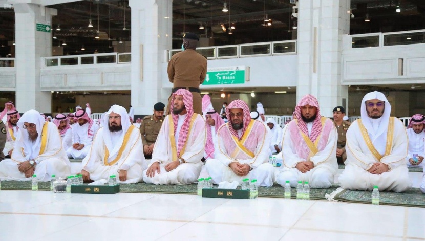 إقامة صلاة عيد الفطر في الحرمين الشريفين وفقاً للأعداد والضوابط المتبعة 