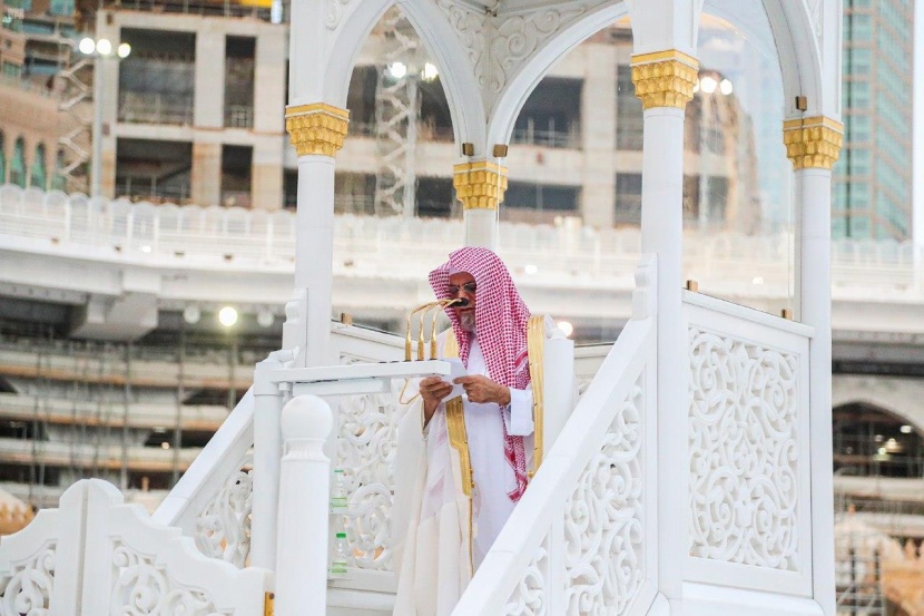 إقامة صلاة عيد الفطر في الحرمين الشريفين وفقاً للأعداد والضوابط المتبعة 