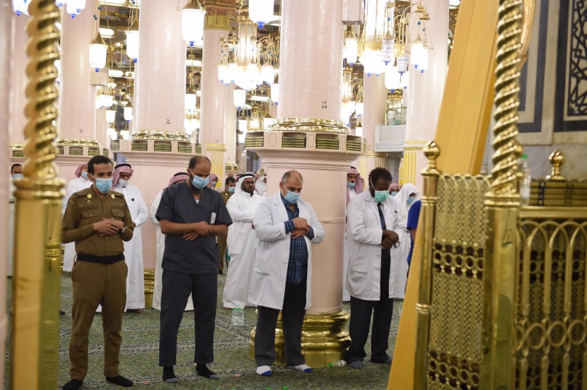 إقامة صلاة عيد الفطر في الحرمين الشريفين وفقاً للأعداد والضوابط المتبعة 