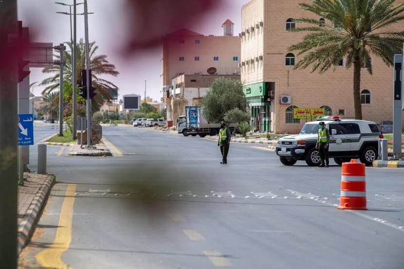 الجهات العاملة ميدانياً بالجوف تقف درعا منيعا للحد من انتشار فيروس كورونا