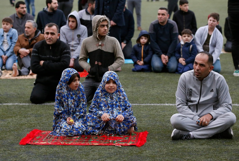  صلاة عيد الفطر وسط الإجراءات الاحترازية في عدد من الدول الإسلامية