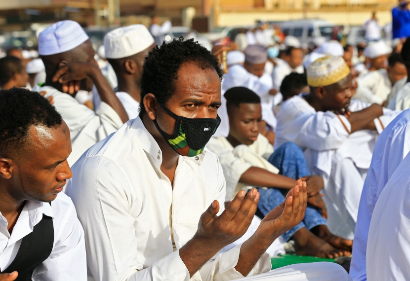  صلاة عيد الفطر وسط الإجراءات الاحترازية في عدد من الدول الإسلامية