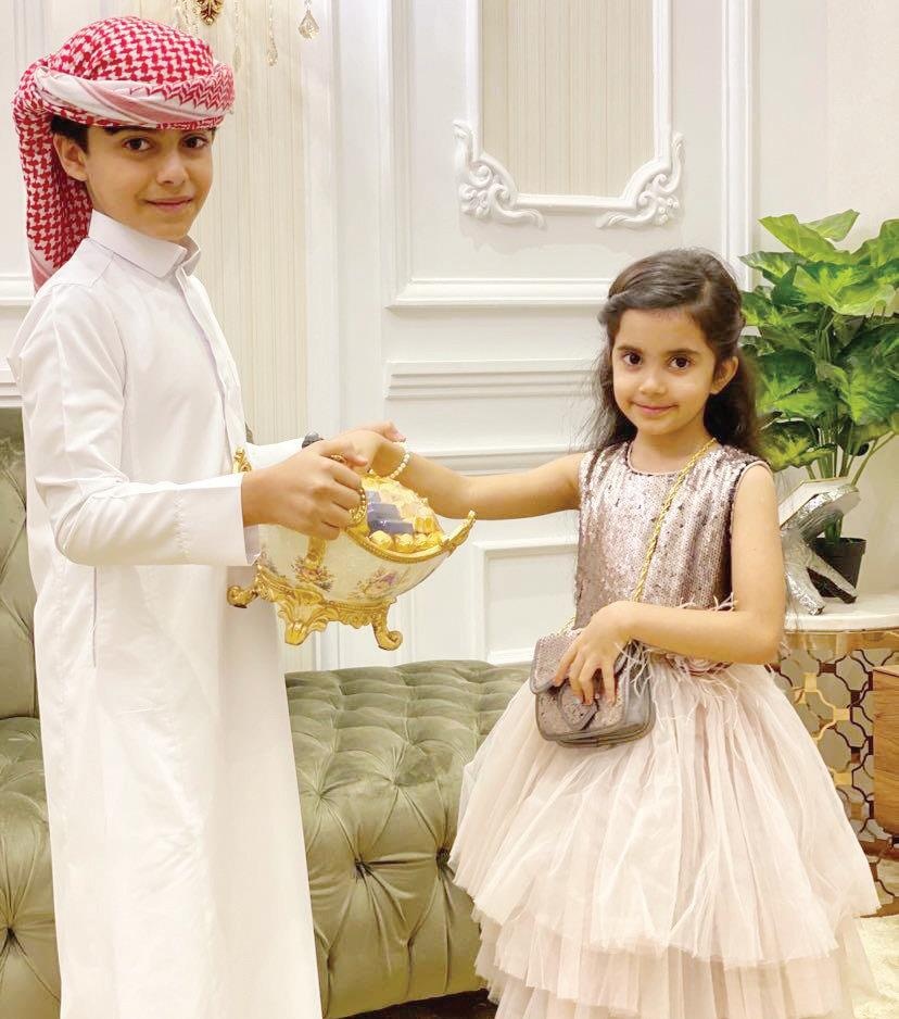 «عيدنا في بيتنا» .. أجواء من الفرح ابتكرها السعوديون في منازلهم