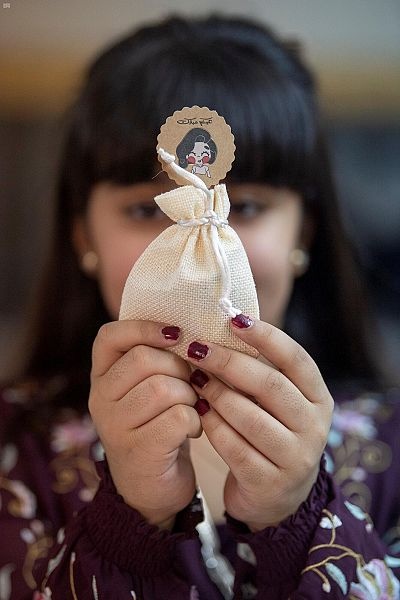 "هدايا العيد" خيارات متعددة توفرها منصات التسوق الإلكترونية