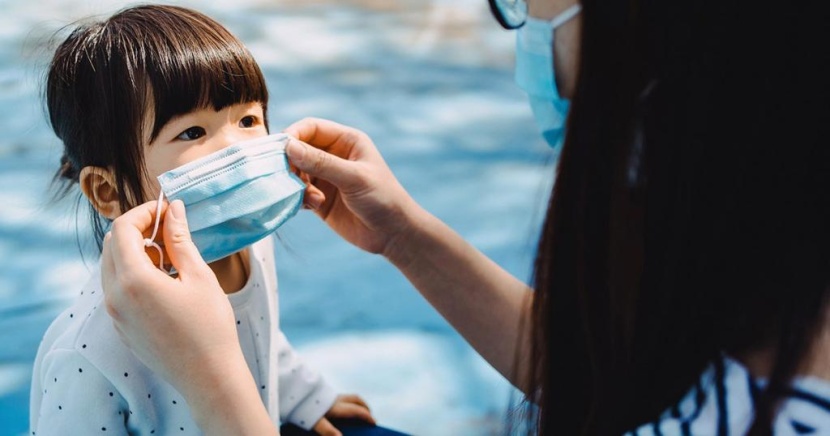 مجموعة طبية: الكمامات خطر على الأطفال أقل من عامين