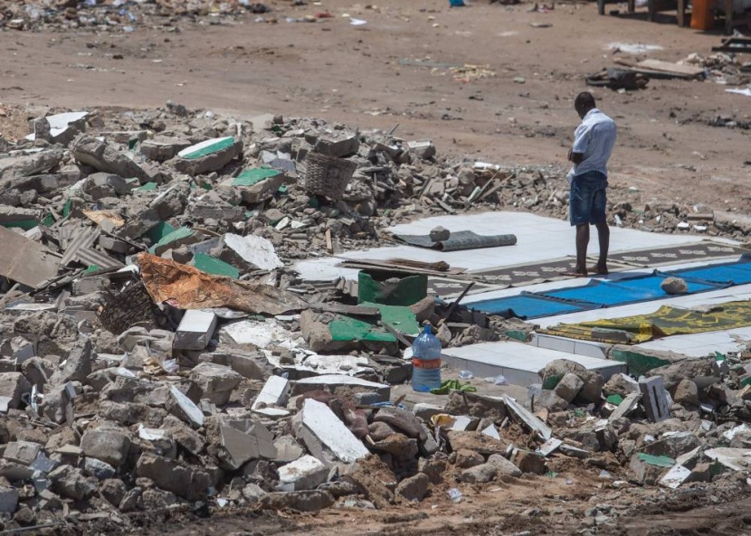 صلاة بين الحطام