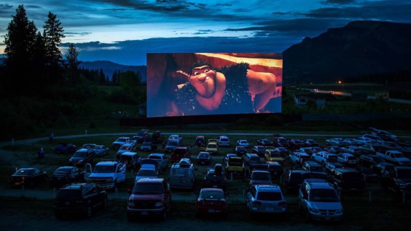 أمريكا: تحويل ستاد نهائي «السوبر بول» إلى سينما سيارات