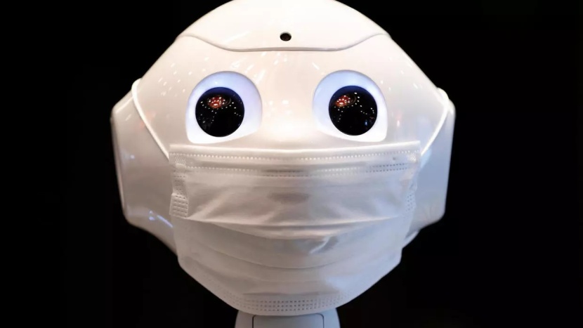 مستشفى تونسي يستعمل روبوت للتواصل مع مرضى "كورونا" وتجنب العدوى 