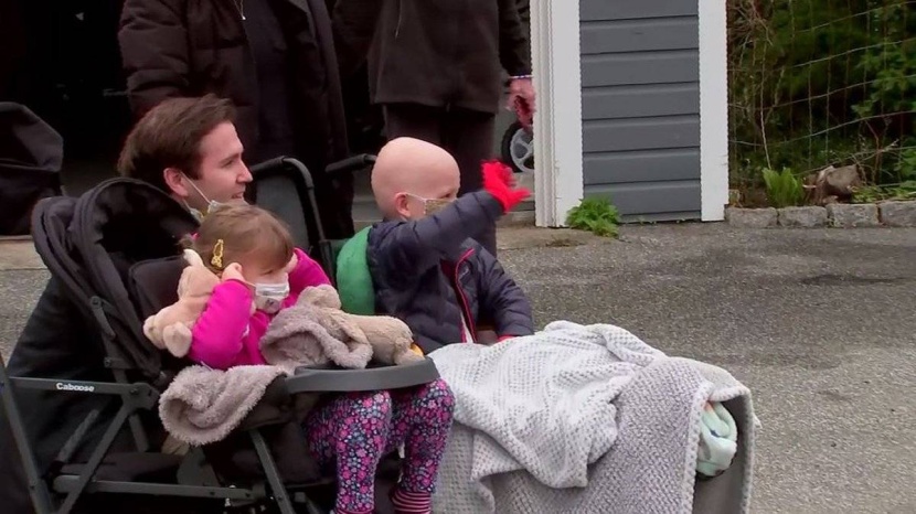 طفل يواجه السرطان و«كوفيد - 19» ويخرج منتصرا